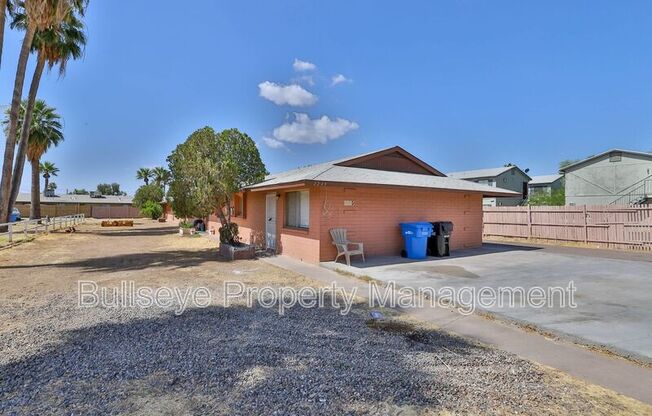 2245 W GLENROSA AVE