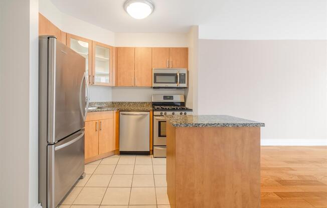 1 bed, 1 bath, 586 sqft, $5,695, Unit 21H