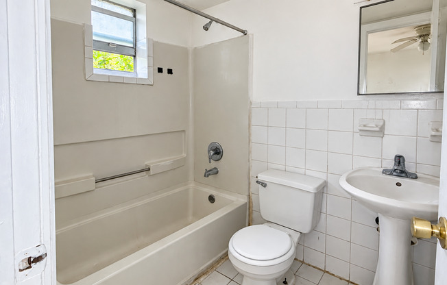 3 beds, 2 baths, 800 sqft, $1,883, Unit 1217/207