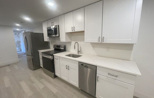 2 beds, 1 bath, $2,495, Unit B