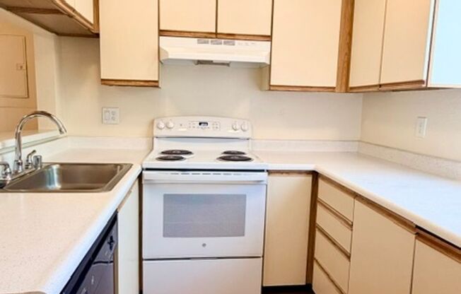 2 beds, 1 bath, 830 sqft, $2,000, Unit D103