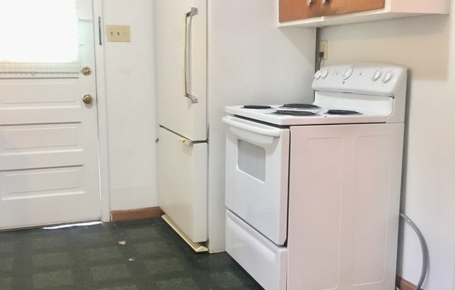 2 beds, 1 bath, $1,350, Unit 1