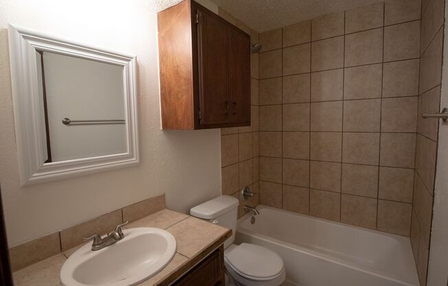 2 beds, 1 bath, 975 sqft, $925, Unit 1013 N 5th