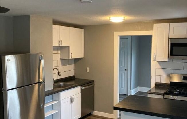 2 beds, 1 bath, 850 sqft, $1,375, Unit 1213 - 16