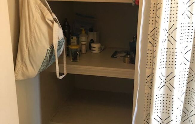 Studio, 1 bath, $595, Unit 9