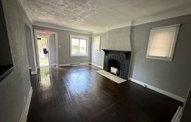 3 beds, 1 bath, $1,400