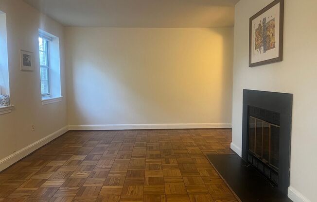 This cozy unit combines convenience, comfort, and a prime location.
