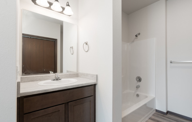 1 bed, 1 bath, 726 sqft, $1,325, Unit B-206