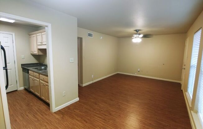 2 beds, 1 bath, 880 sqft, $750, Unit 109 Barton Street #23