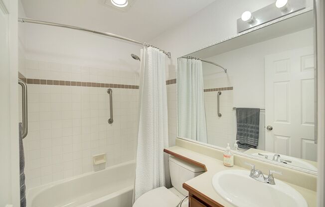 3 beds, 2 baths, $2,750, Unit # #C 205