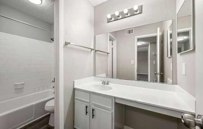 1 bed, 1 bath, 750 sqft, $956, Unit B26