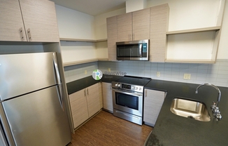 2 beds, 2 baths, 1,000 sqft, $4,220, Unit 301