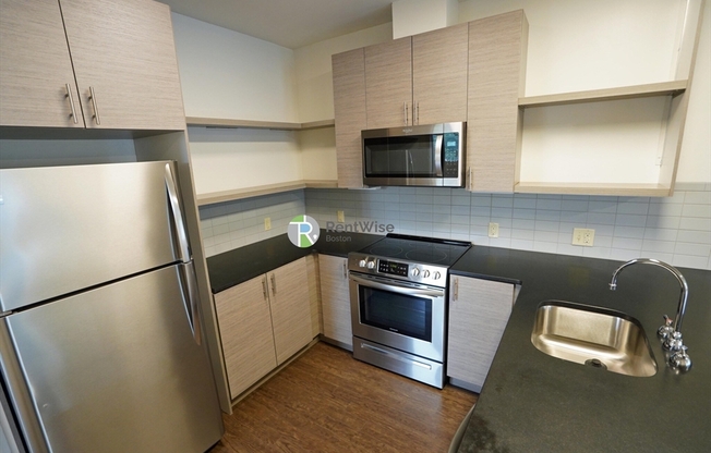 2 beds, 2 baths, 1,000 sqft, $4,220, Unit 301