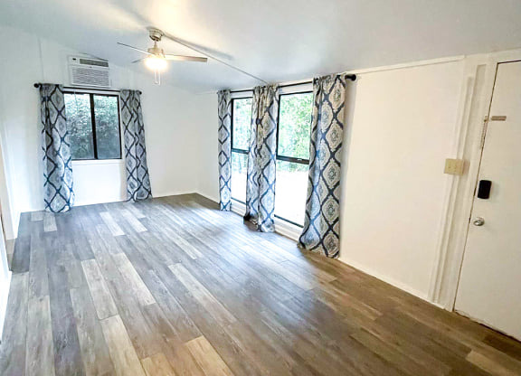 118 1/2 SEBRELL AVE