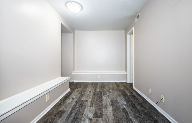 2 beds, 1 bath, 825 sqft, $959, Unit 3819 Jones St #104