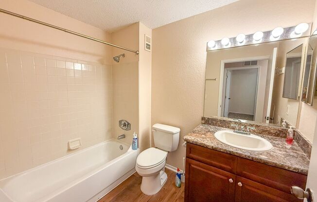 2 beds, 2 baths, $1,400, Unit Unit 924
