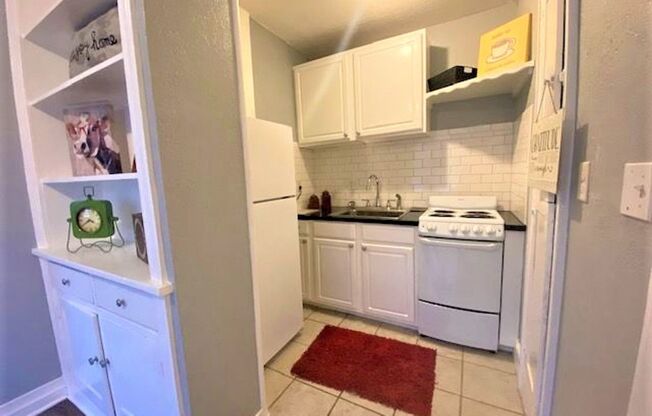 Studio, 1 bath, 500 sqft, $775, Unit 718 nw 30 H