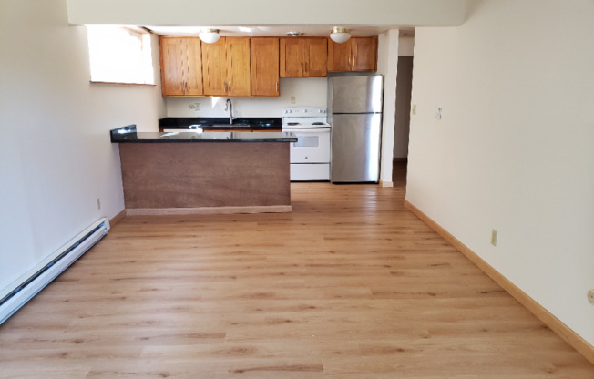 12722 76 AVE S