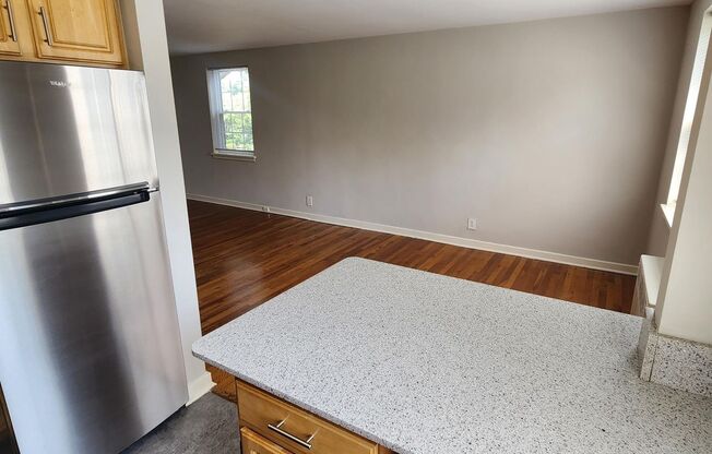 2 beds, 1 bath, 897 sqft, $2,265, Unit A-05