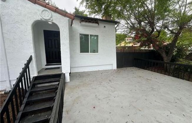 Secluded & Spacious La Mesa home available Now!