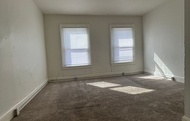 3 beds, 1 bath, $1,575, Unit 137