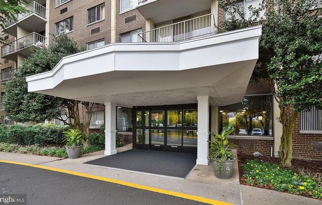 Commuter's dream, modern living