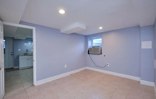 144 Webster St NE