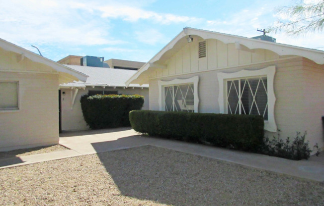 2001 &amp; 2007 W Berridge Ln