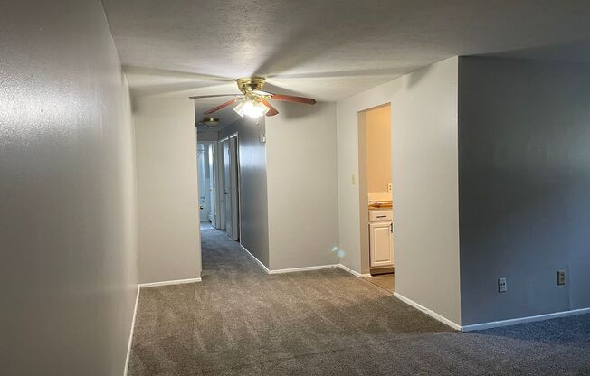 2 beds, 1 bath, 875 sqft, $960, Unit L104