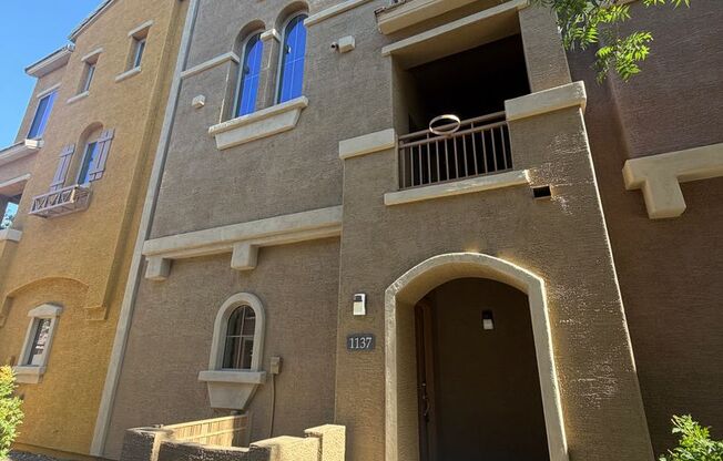 beautiful 2 bed, 2.5 bath condominium in the elegant Via De Cielo gated community in Chandler!