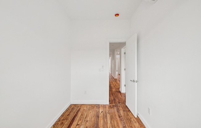 162 E 32 ST