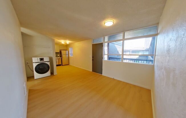 2 beds, 1 bath, 647 sqft, $1,600, Unit 34B