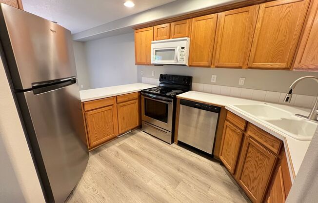 Remodeled 3 Bed Townhome Style Condo for Lease - 5546 NE 89th Ave