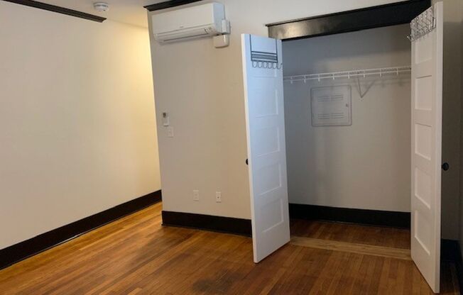 1 bed, 1 bath, 787 sqft, $1,200, Unit Room 005
