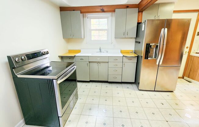 3 beds, 1 bath, $1,600