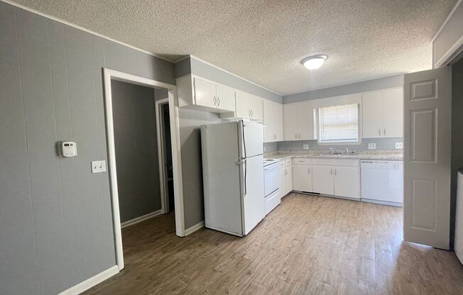 2 beds, 1 bath, 900 sqft, $850