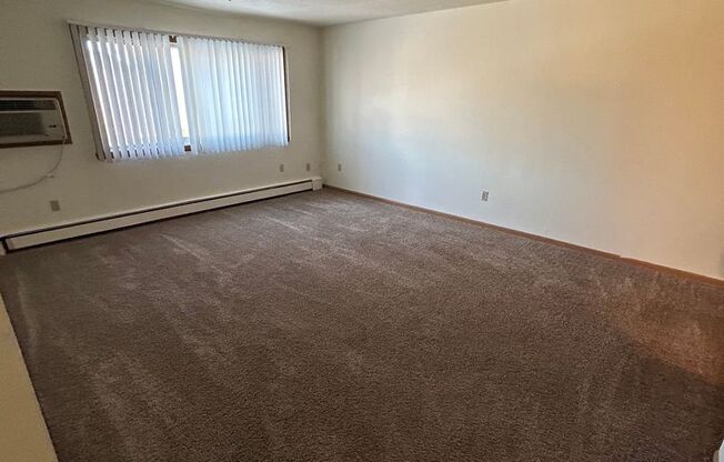 2 beds, 1 bath, 833 sqft, $850, Unit 21