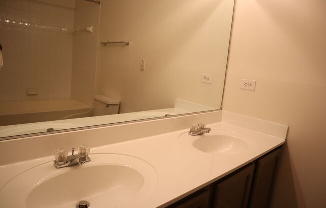 2 beds, 2 baths, 1,033 sqft, $1,649, Unit 21-21104