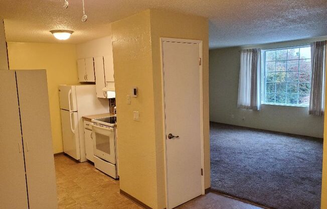 2 beds, 1 bath, 850 sqft, $1,395, Unit Unit - 4