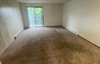 2 beds, 1 bath, 674 sqft, $1,050, Unit 33