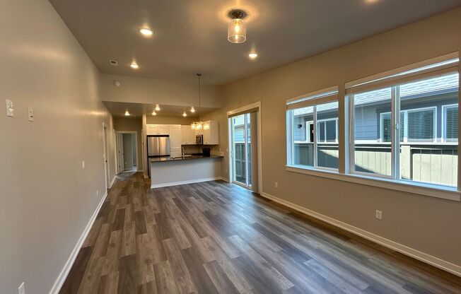 2 beds, 2 baths, 1,089 sqft, $2,295, Unit SFR 927 - 20689