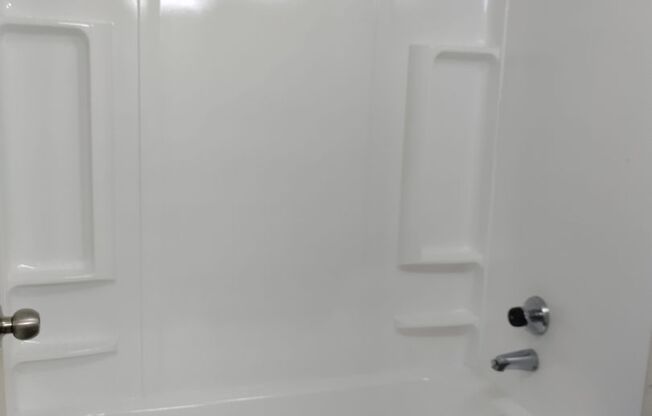 2 beds, 2 baths, 950 sqft, $1,400, Unit 212