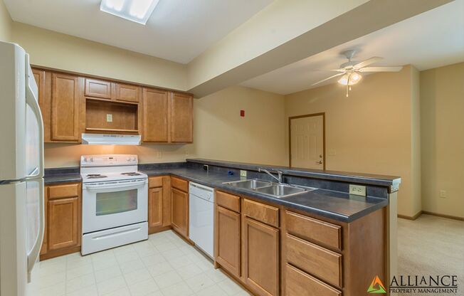 1 bed, 1 bath, 613 sqft, $820, Unit 102