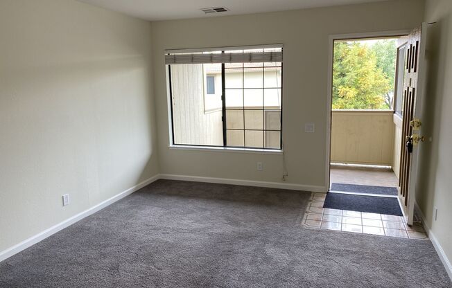 2 beds, 1 bath, $2,700