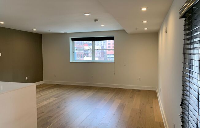 1 bed, 1.5 baths, 839 sqft, $2,450, Unit 603