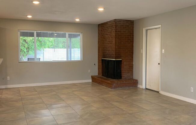 Great location, large yard - A must see in the heart of Tempe  *MOVE IN SPECIAL*