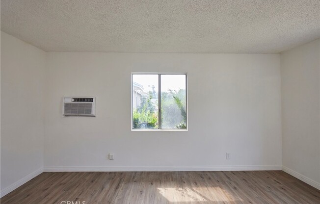 2 beds, 1 bath, 720 sqft, $2,800