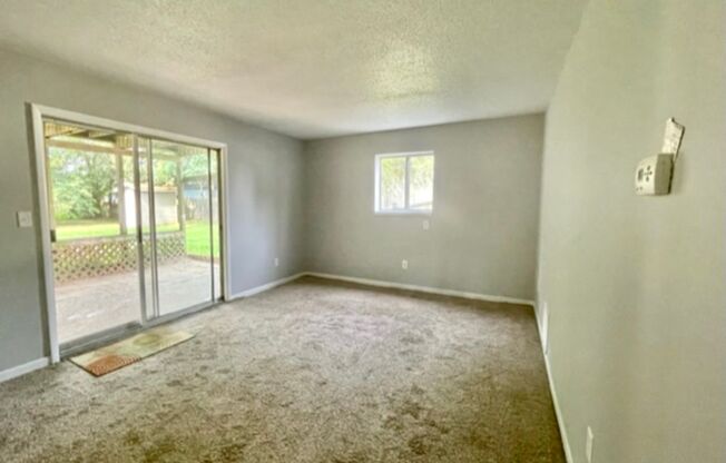 2 beds, 1 bath, 730 sqft, $1,100, Unit Apt 1