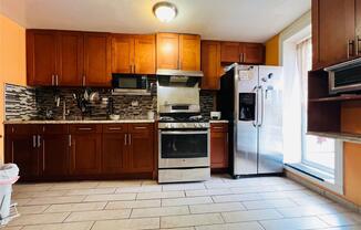 3 beds, 1 bath, $3,000, Unit 2