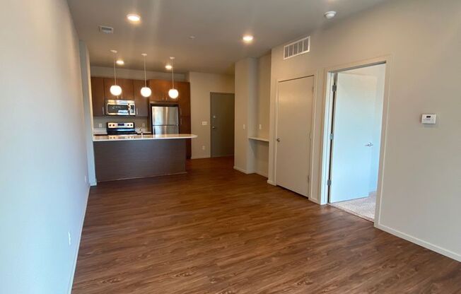 1 bed, 1 bath, 671 sqft, $1,325, Unit 363